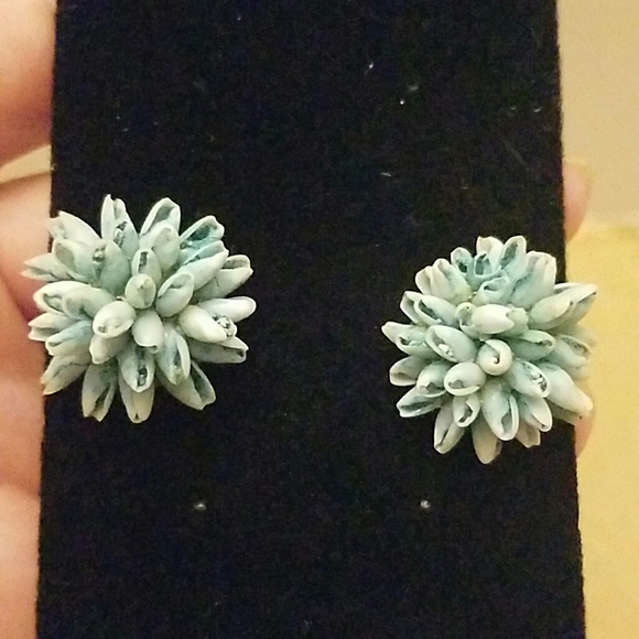 Vintage screw earrings - Picture 4 of 7